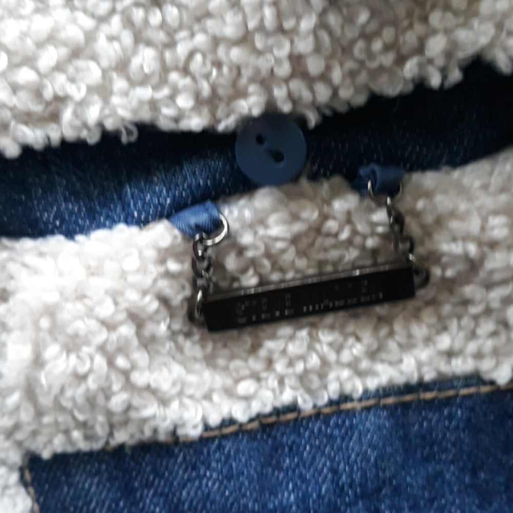 Steve Madden Blue Denim Jacket with removable Cream Sherpa Collar - Picture 10 of 10